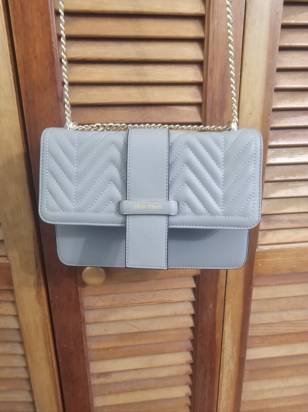 SINA COVA Quilted Leather Crossbody Bag | Light Tan | Gold Chain Strap | Chevron